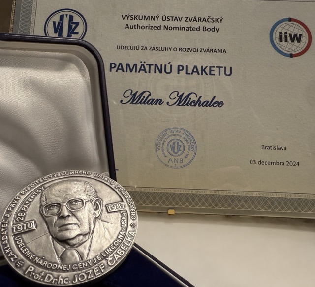 Pamätná plaketa Výskumného ústavu zváračského za zásluhy o rozvoj zvárania udelená Milanovi Michalcovi, Zváračská škola Michalec Nitra